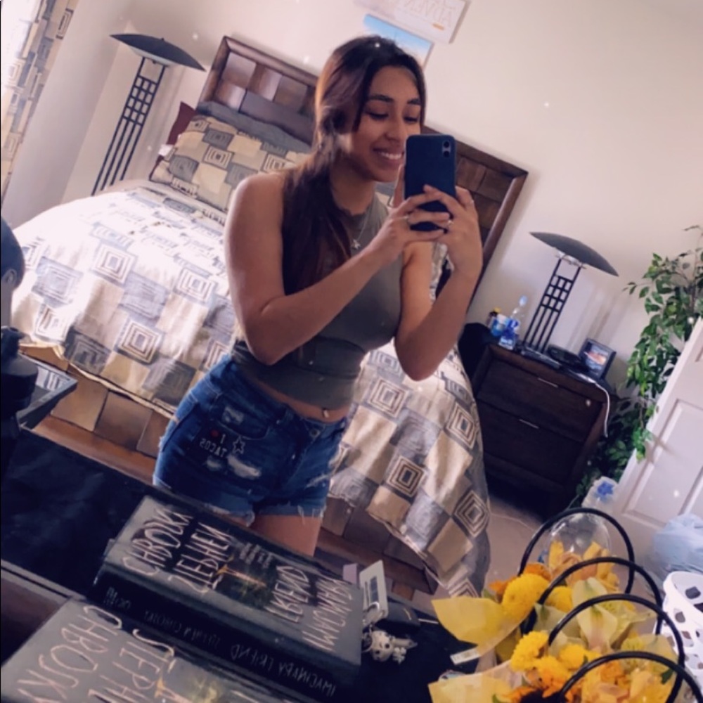 Meet your Posher, Nicole